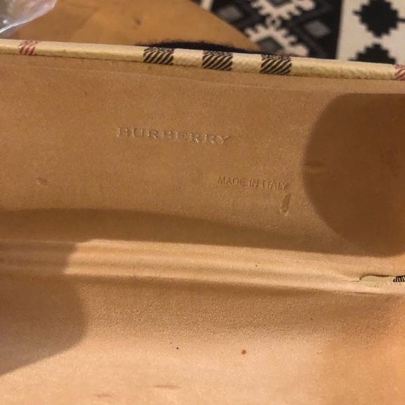 Burberry glass cases - Picture 5 of 5